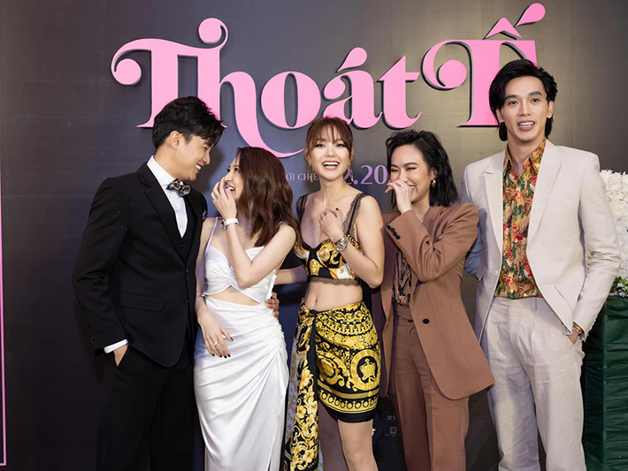 Hồi tháng 5/2020, Quốc Trường - Bảo Anh tham gia dự án điện ảnh "Thoát ế" sau đổi tên thành "Bẫy ngọt ngào" và sẽ nên duyên vợ chồng trên màn ảnh.