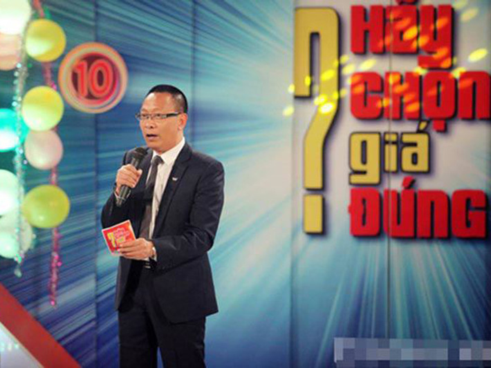 Sau 17 năm, “Hãy chọn giá đúng” ngừng phát sóng. MC đầu tiên của chương trình này là nhà báo Lại Văn Sâm. Ảnh: Thời đại plus