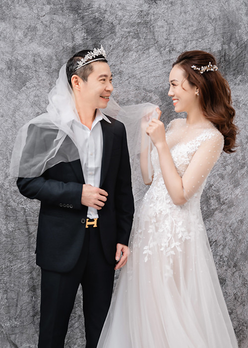 Mới đây, nghệ sĩ Công Lý và Ngọc Hà chia sẻ bộ ảnh cưới được thực hiện cách đây ít ngày.