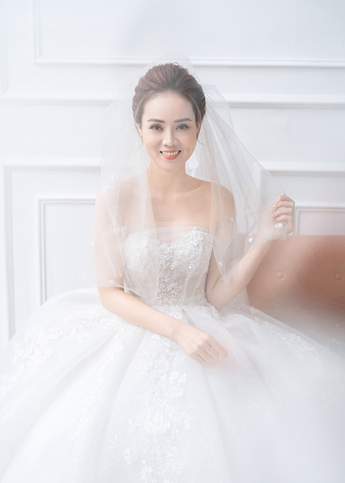 “Không biết tương lai thế nào nhưng hiện tại tôi và anh ấy luôn cố gắng, nỗ lực từng ngày dành sự tôn trọng và yêu thương để sau này không ai phải nuối tiếc”, Ngọc Hà chia sẻ.