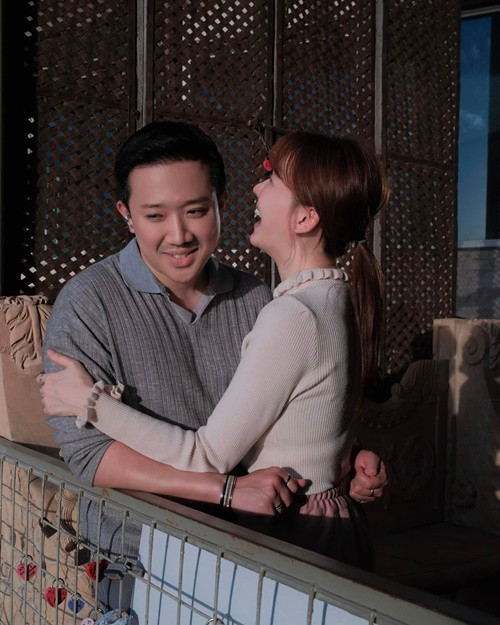 Trấn Thành - Hari Won đang lưu diễn ở Mỹ. Mới đây, cặp đôi khoe ảnh tình tứ bên nhau. Ảnh: FB Trấn Thành.