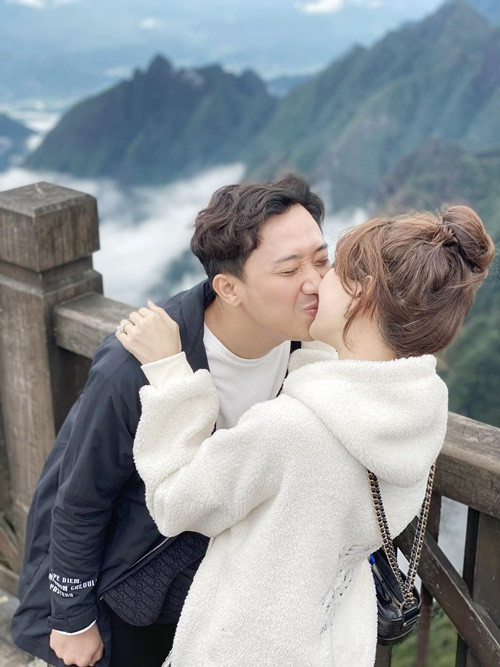 Trong khi Trấn Thành là nhà sản xuất của các bộ phim có doanh thu trăm tỷ như Bố già, Nhà bà Nữ, Mai, Bộ tứ báo thủ, Hari Won có bản hit Anh cứ đi đi năm 2016. Ảnh: FB Hari Won.