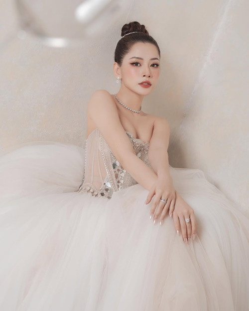 Chi Pu xuất thân là hot girl trước khi làm diễn viên, ca sĩ.