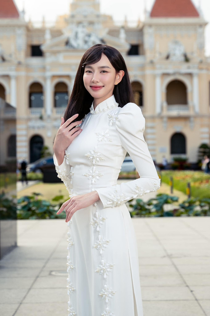 Gần đây, Thùy Tiên cũng vướng ồn ào quảng cáo khi cho rằng một viên kẹo của sản phẩm kẹo rau củ Kera tương đương một đĩa rau. Sau đó, phía Thùy Tiên đã bị Cục Phát thanh Truyền hình và Thông tin điện tử nhắc nhở chú ý hơn trong việc tuân thủ các quy định pháp luật về quảng cáo. Mới nhất, Thùy Tiên đã lên tiếng nhận sai và hứa sửa sai bằng hành động. Ảnh: FB Thùy Tiên.