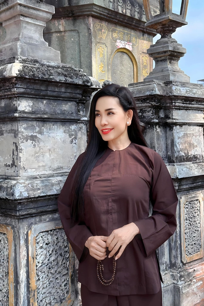 Giọng ca truyền cảm Thúy Hằng chạm đến trái tim nhiều khán giả, đặc biệt là những người con xa quê.