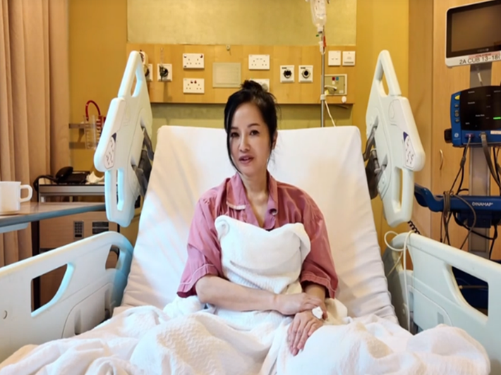 Hồng Nhung bị ung thư vú vào cuối năm 2024. Đến tháng 1/2025, cô mới chia sẻ bệnh tình sau khi trải qua ca phẫu thuật. Ảnh: FB Hồng Nhung.
