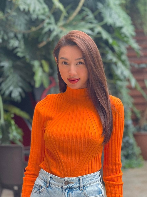 Mới đây, trong buổi làm việc với Cục Phát thanh Truyền hình và Thông tin điện tử (Bộ Văn hóa Thể thao và Du lịch), Hoa hậu Thùy Tiên đã nhận lỗi vì cung cấp thông tin sản phẩm không đúng sự thật về kẹo rau củ Kera trong các buổi livestream. Ảnh: FB Thùy Tiên.