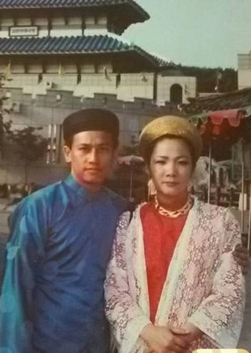 Mẹ đẻ Hari Won là người Hàn Quốc, yêu và lấy bố của Hari Won là người Việt Nam. Bố mẹ của Hari Won từng bị hai bên gia đình phản đối làm đám cưới nhưng cuối cùng họ vẫn quyết định đến với nhau. Ảnh: Dân Việt.
