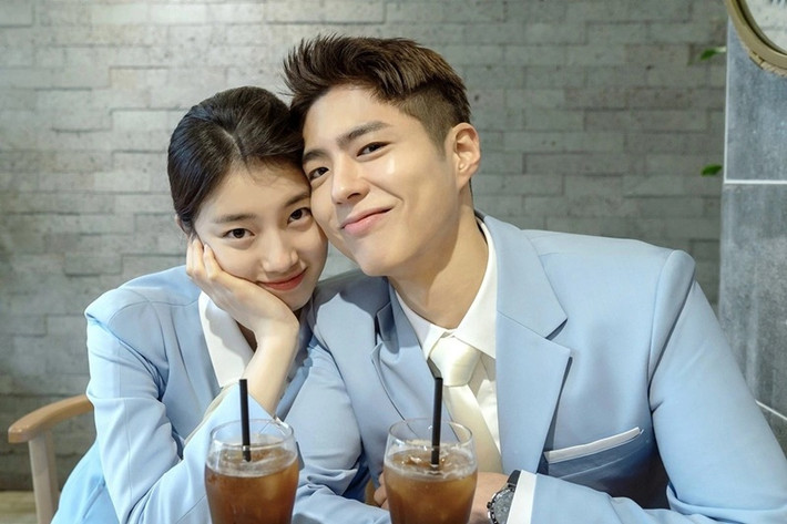 Park Bo Gum và Suzy cùng làm MC cho Giải thưởng nghệ thuật Baeksang nhiều lần, đóng cặp trong phim Wonderland. Ảnh: VOV.