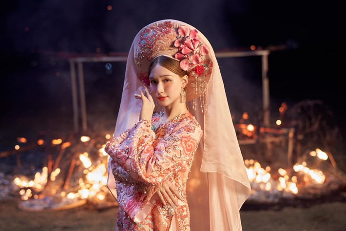 Trang phục của Hòa Minzy trong MV Bắc Bling rất đa dạng.