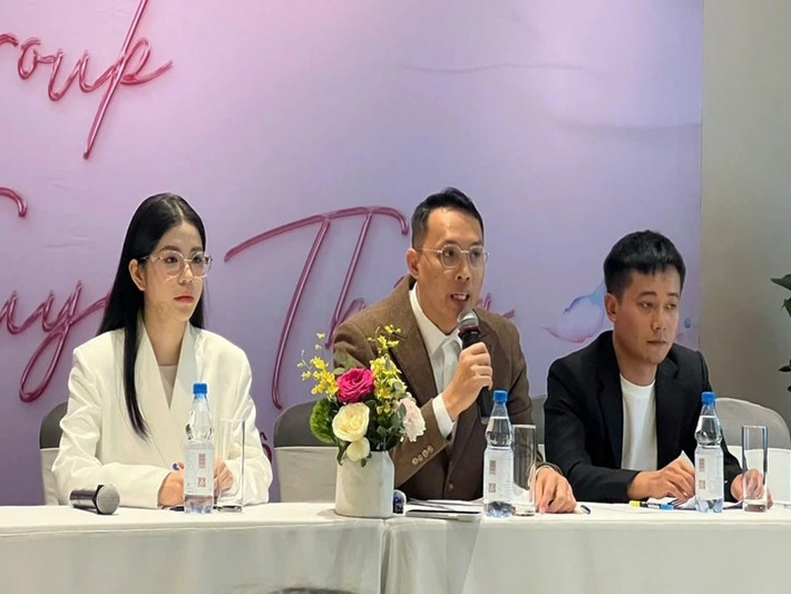 Chiều ngày 14/3, Sở Văn hóa và Thể thao TP Hà Nội (Sở VH&TT TP Hà Nội), UBND quận Hoàn Kiếm, UBND phường Tràng Tiền và Công an phường Tràng Tiền đã lập biên bản sự việc Công ty Cổ phần Tập đoàn Chị em rọt (Công ty của Hằng Du Mục, Quang Linh Vlogs) tổ chức gặp gỡ báo chí để thông tin về kẹo rau củ Kera khi chưa được cấp phép họp báo. Ảnh: VOV.