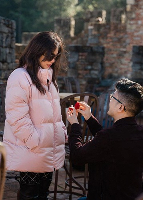 Hồi cuối tháng 12/2019, Trí Tống cầu hôn Thu Hoài ở Mỹ.