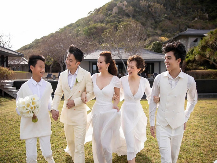 Mới đây, trên trang cá nhân, Hoa hậu Thu Hoài hạnh phúc chia sẻ thông tin kết hôn. Ông xã của cô là doanh nhân Trí Tống.