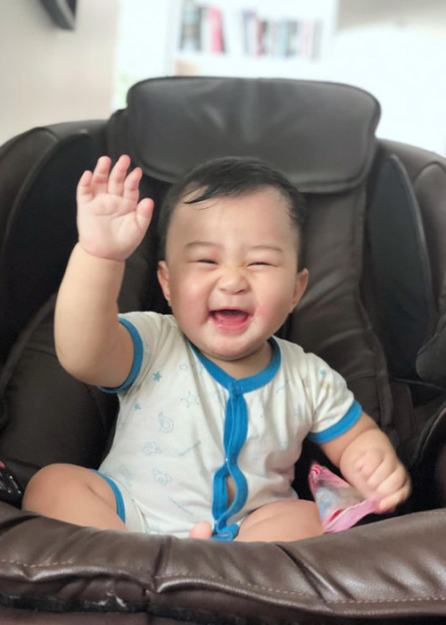 Hoàng Bách thường gọi con trai út là "chủ tịch" vì những biểu cảm rất ngầu.