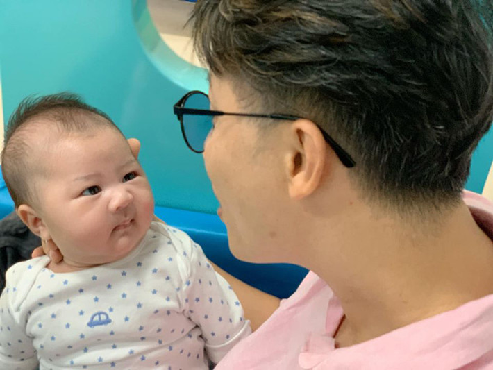 Vợ chồng Hoàng Bách đón cậu con trai thứ 3 - bé Hippo gia nhập tổ ấm vào tháng 9/2019.