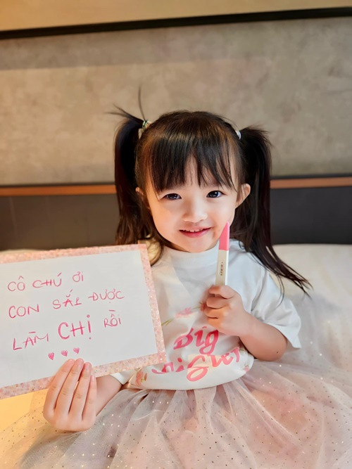 Con gái Đông Nhi - Ông Cao Thắng háo hức khi sắp được làm chị.