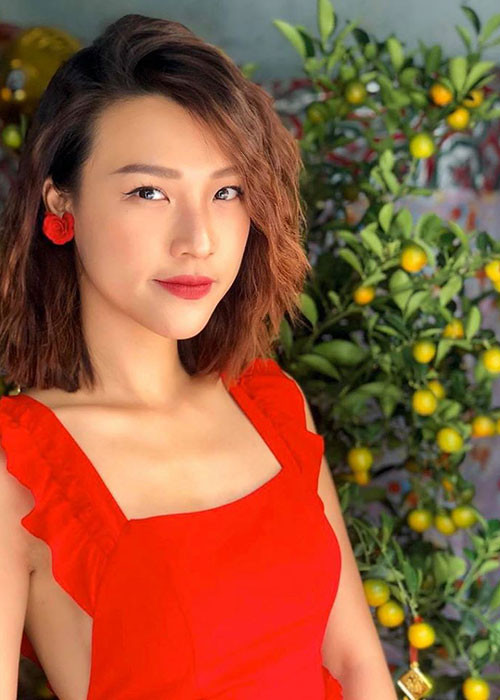 Sau khi chia tay Huỳnh Anh, Hoàng Oanh hẹn hò và kết hôn với doanh nhân người Mỹ điển trai tên Jack.