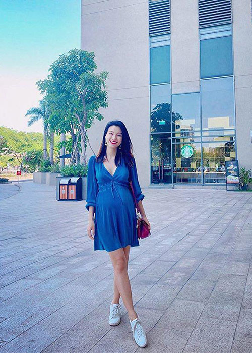 Trong những tháng đầu thai kỳ, Hoàng Oanh vẫn xinh đẹp nhờ khéo diện đồ.