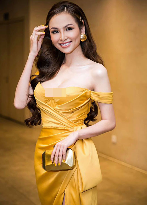 Năm 2018, người đẹp sinh năm 1990 khiến nhiều người bất ngờ về gương mặt khác lạ với sống mũi cao và thẳng hơn, khuôn mặt thon gọn hơn.