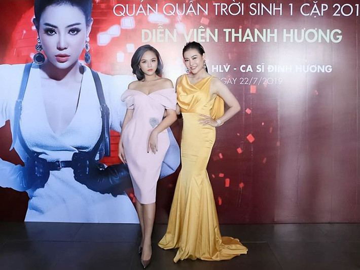 Hình ảnh Thu Quỳnh đến chúc mừng Thanh Hương đoạt giải quán quân gameshow Trời sinh một cặp.