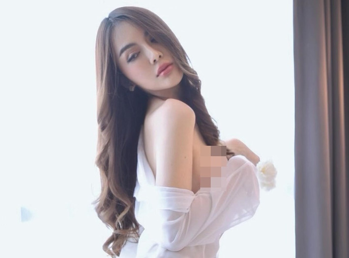 Nattarat là người mẫu sống tại Thái Lan. Hot girl này có hơn 100.000 người hâm mộ trên Instagram.