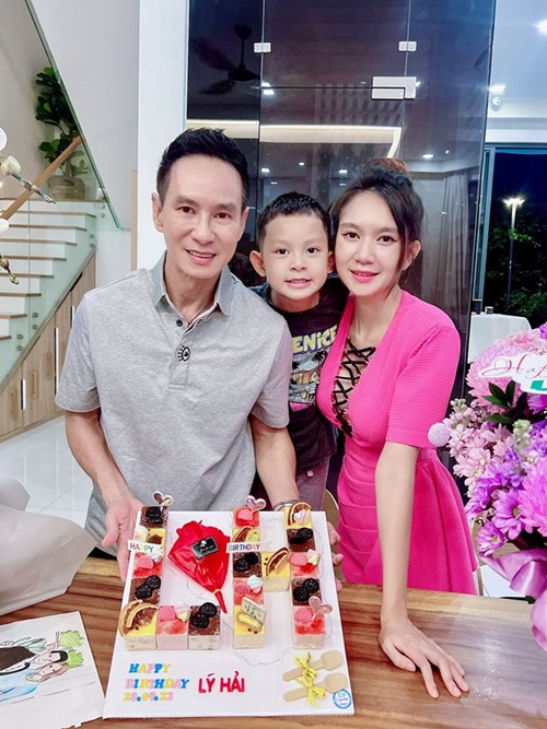 Đạo diễn nghìn tỷ thường xuyên đón sinh nhật giản dị tại nhà.