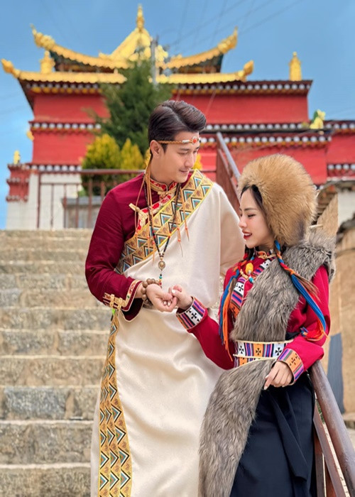Bạch Lan Phương - Huỳnh Anh đang tận hưởng tuần trăng mật ở Lệ Giang, Shangri-la (Trung Quốc).