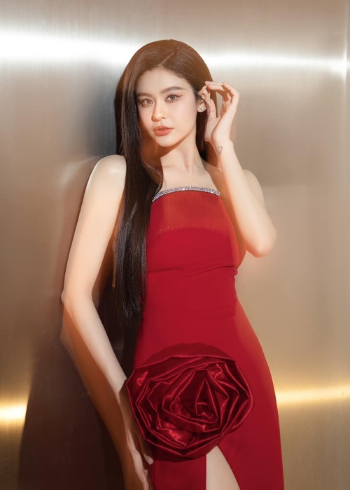 Trương Quỳnh Anh được nhiều người theo đuổi. Theo nữ ca sĩ, có đồng nghiệp nam theo đuổi cô 7 - 8 năm tuy nhiên cô không thấy rung động.