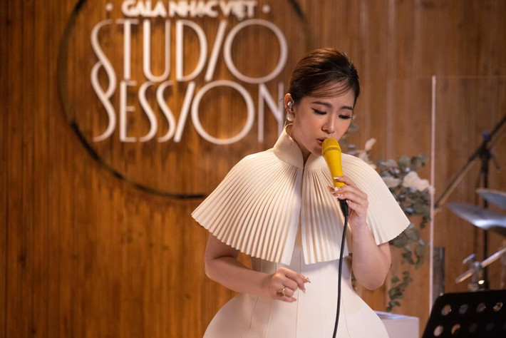 Lương Bích Hữu từng 3 lần nhiễm COVID-19, phải từ chối tất cả lời mời show ở trong và ngoài nước. Ảnh: FBNV.