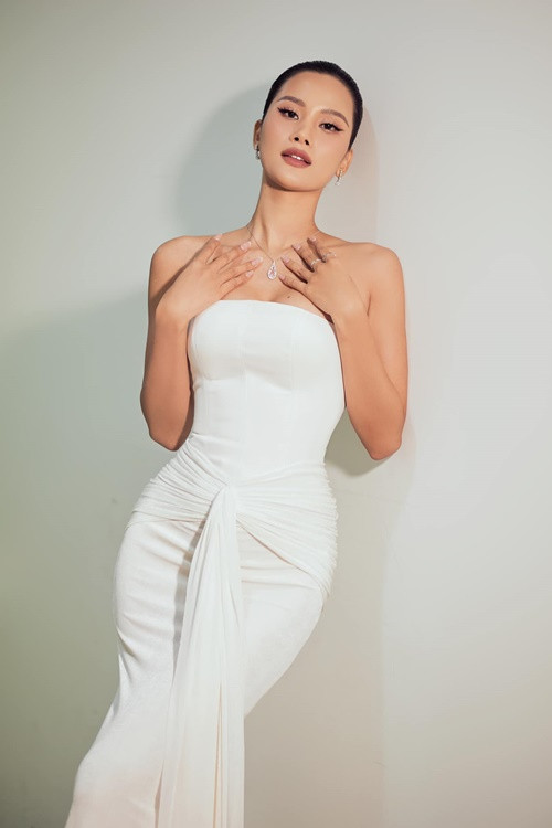 Á hậu Hương Ly vừa được bổ nhiệm làm Giám đốc quốc gia Miss Universe Vietnam, thay thế vị trí của MC, BTV Quỳnh Nga.