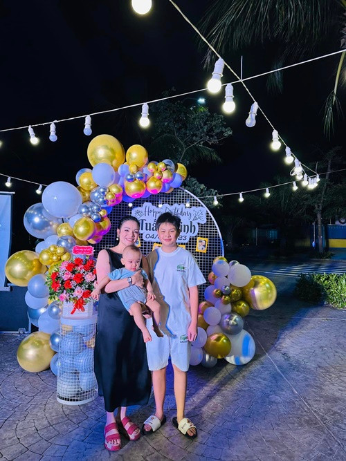 Tuấn Minh - con riêng của Tân Nhàn và chồng cũ Tuấn Anh giờ cao lớn. Tháng 7/2023, cậu nhóc được mẹ tổ chức tiệc đón tuổi mới. Ảnh: FBNV.