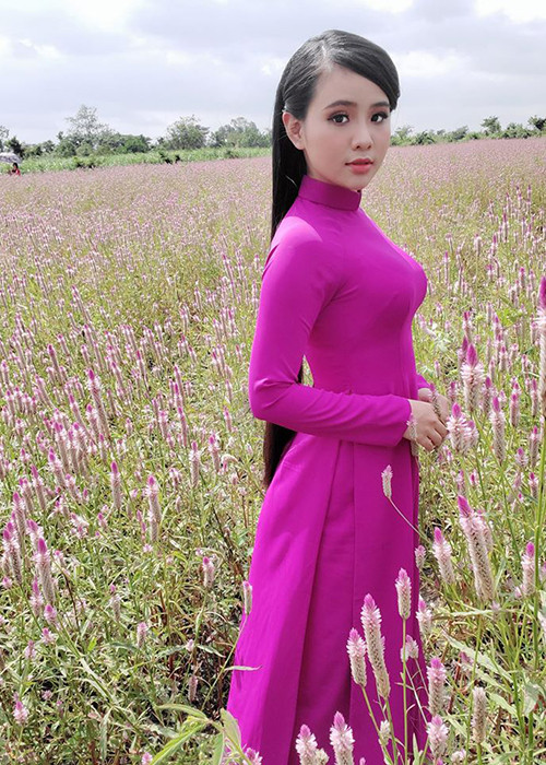 Phi Nhung từng cho biết, trong số các con nuôi của cô, Quỳnh Trang được xem là thành tài. Ảnh: Dân Việt Mời quý độc giả xem video "Chuyện chưa kể về ca sĩ Phi Nhung". Nguồn VTC