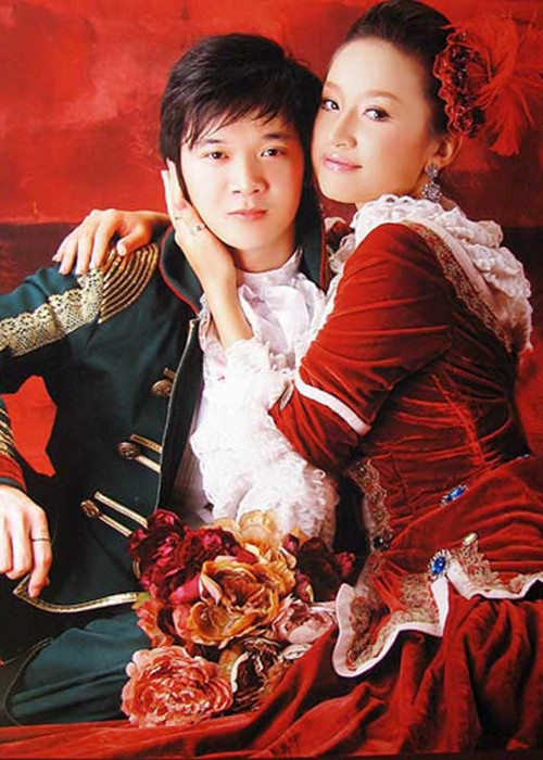 Năm 2008, MC Vân Hugo lên xe hoa với Tường Linh. Sau đó, cô rời showbiz để chăm lo gia đình dù sự nghiệp đang trên đà phát triển. Ảnh: Yan