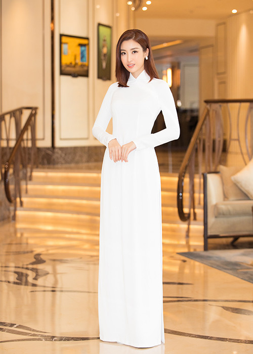 Hoa hậu Đỗ Mỹ Linh cũng tham gia sự kiện. Cô dẫn chương trình cùng Vũ Mạnh Cường.