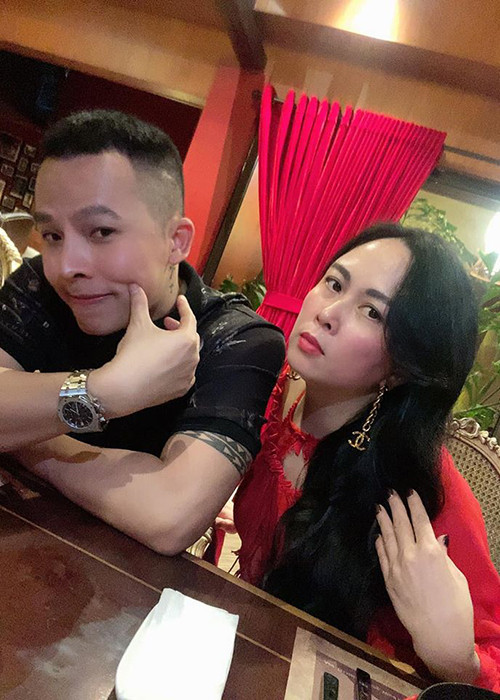 "Mặt mâm vì không dám phẫu thuật sợ đau, tóc hoe vì không nhuộm sợ ngồi lâu mất thời gian", Phượng Chanel chia sẻ về việc chú trọng đến vẻ đẹp tự nhiên.