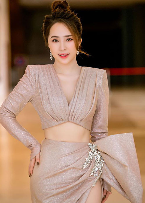 Năm 2017, Quỳnh Nga cũng có biện pháp mạnh với antifan. Cụ thể, một người đàn ông có tên N lập rất nhiều nick Facebook ảo nhằm vu khống, chửi rủa, dọa nạt Quỳnh Nga, bạn bè và khách hàng thân thiết. Theo Quỳnh Nga, N thậm chí đã tìm đến tận cửa hàng của cô với mục đích đâm người.