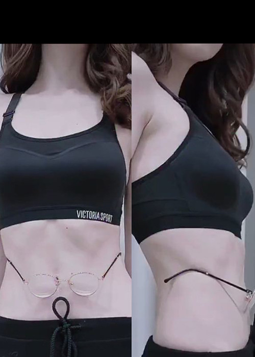 Ngọc Trinh có được vòng eo 53 cm đáng mơ ước nhờ giảm cân nhưng vẫn không được khen vì thân hình trơ xương.