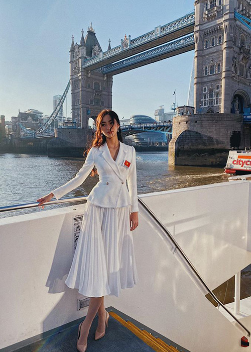 Từ London, đại diện Việt Nam thường xuyên cập nhật hình ảnh cá nhân.