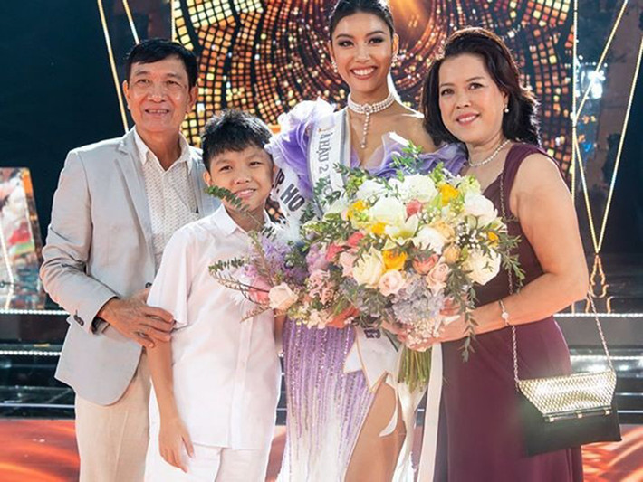 Thúy Vân từng đi làm thêm năm 15 tuổi. Khi bước chân vào showbiz, cô tham gia các cuộc thi nhan sắc, làm MC song ngữ.