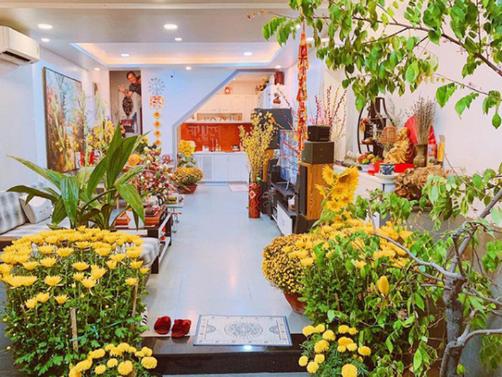 Nàng hoa hậu sống cùng gia đình trong căn nhà có nội thất sang trọng. Được biết, bố mẹ của Khánh Vân chỉ là công chức bình thường.