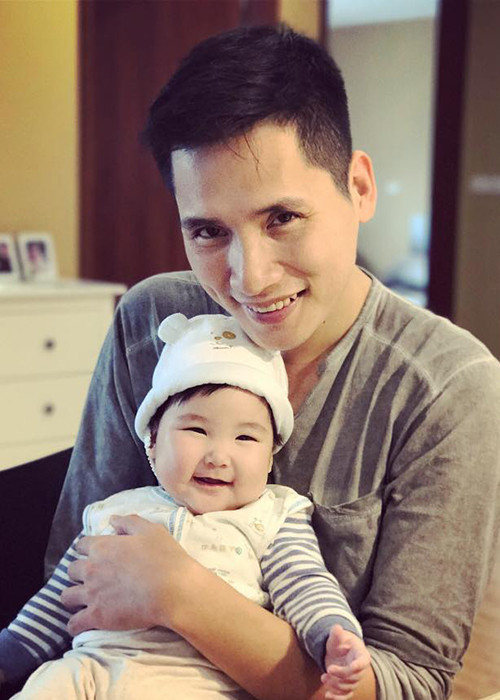 Quốc Khánh có hai cô con gái.