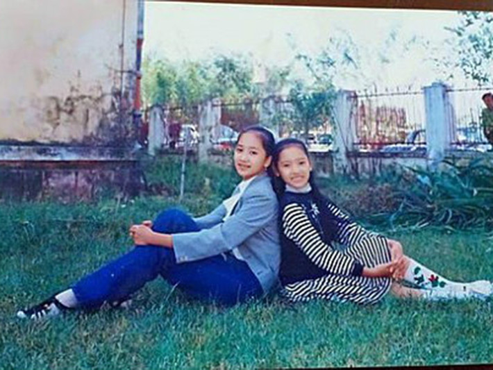 Khánh Thi sinh năm 1981, hơn Phan Hiển đến 12 tuổi.