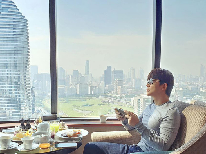 Nam ca sĩ thường đi nghỉ dưỡng ở những nơi sang trọng.