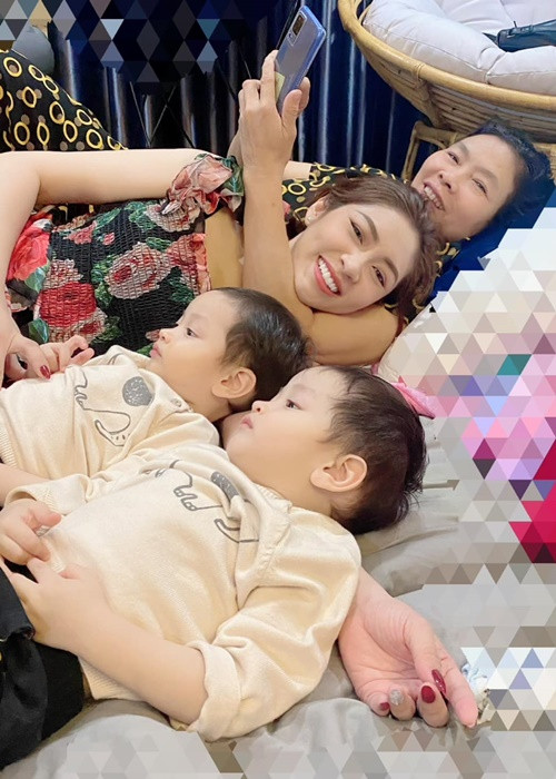 Thu Thảo đón Giáng sinh và năm mới bên các con.
