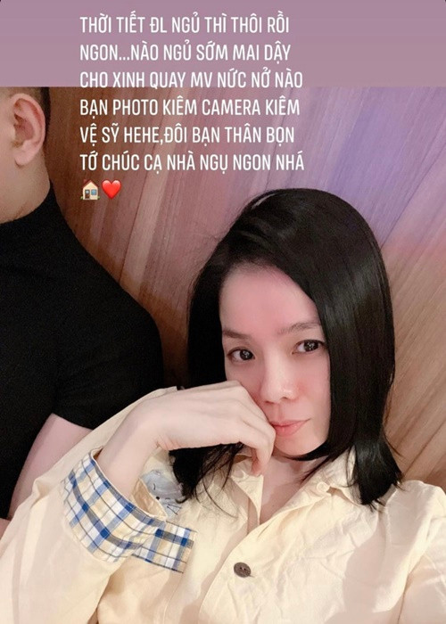 Sau các clip lan truyền, Lệ Quyên đăng tải hình ảnh bên Lâm Bảo Châu và khéo khoe được tình trẻ chiều chuộng. Cô viết: "Thời tiết Đà Lạt ngủ thì thôi rồi ngon. Nào ngủ sớm mai dậy cho xinh quay MV nức nở nào bạn photo kiêm camera kiêm vệ sĩ. Đôi bạn thân bọn tớ chúc cả nhà ngủ ngon nhá". Ngoài ra, Lệ Quyên còn viết ẩn ý: "Cứ cho là như thế đi. Người quân tử có cơ hội là giúp đỡ người khác. Còn kẻ tiểu nhân có cơ hội là lập tức hại người. Bởi vậy, tiểu nhân thấp kém bao nhiêu thì quân tử danh giá bấy nhiêu. Ta hãy cứ an yên với hạnh phúc của mình nhé. Cuộc đời công bằng lắm, muốn cuộc đời là mâm quả ngọt thì hãy tự tẩy thật sạch tâm hồn mình, đúng không các tình yêu". Ảnh: FB Lệ Quyên