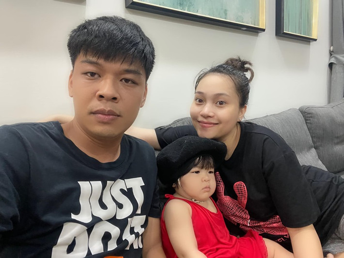 Tổ ấm của nam diễn viên đóng Táo Quân 2022 thêm viên mãn khi vợ chồng anh chào đón con gái đầu lòng năm 2020.