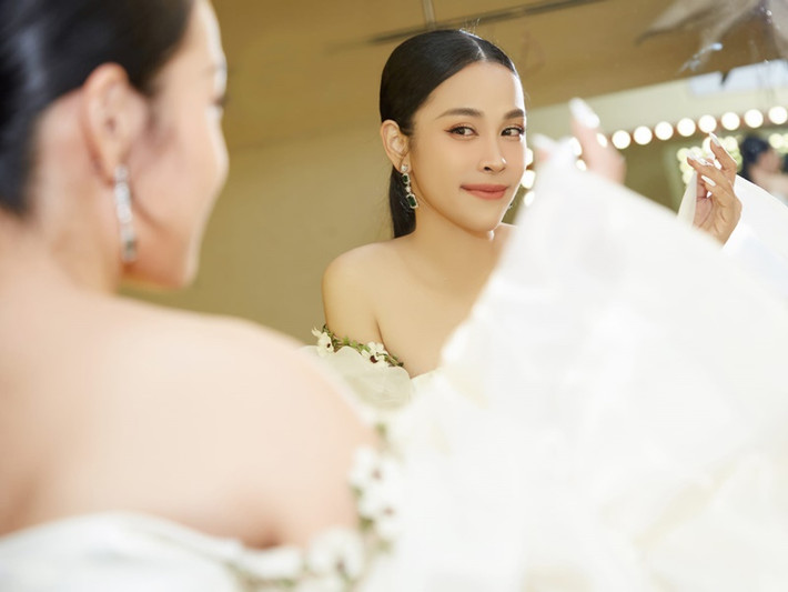 Ngọc Mai hiện tại có gu thời trang nữ tính, gợi cảm. Ảnh: FBNV