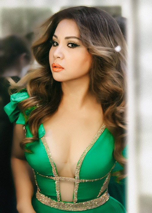 Tại một buổi họp báo vừa diễn ra, Minh Tuyết cho biết, cô không hiểu sao bị gán mác ca sĩ sexy.