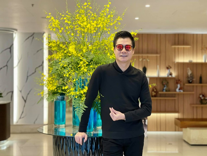 Trong cuộc phỏng vấn với Người Lao Động, Quang Dũng cho biết, anh có nhiều bạn thân, nhưng vì hoàn cảnh, công việc nên hiếm có thời gian để gặp nhau nên Facebook là nơi để giữ liên lạc, trò chuyện với mọi người. Ảnh: FBNV