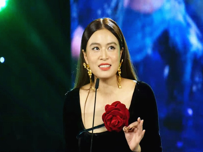 “See tình” giúp Hoàng Thùy Linh cùng ê-kíp đoạt không ít giải tại Làn sóng xanh như Top 10 ca khúc được yêu thích, Ca khúc của năm, Hòa âm phối khí. Ảnh: Vietnamnet